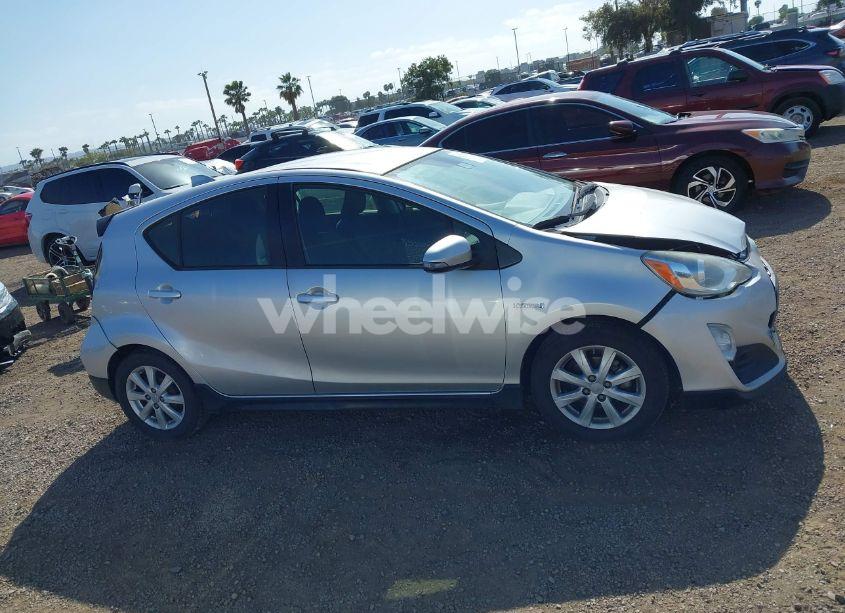 Photo 14 of 2017 Toyota Prius C TWO (VIN JTDKDTB3XH1598075)