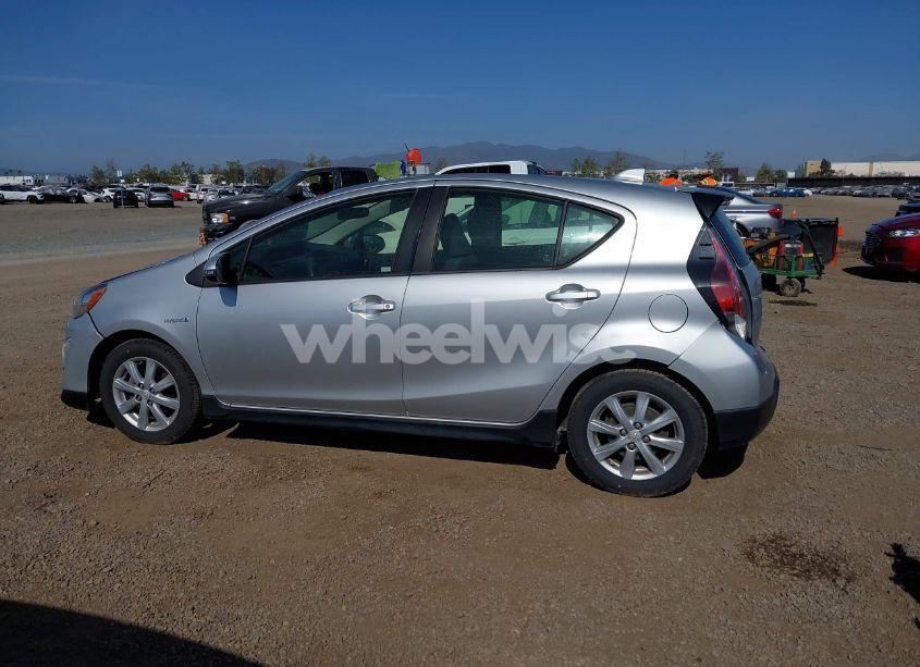 Photo 15 of 2017 Toyota Prius C TWO (VIN JTDKDTB3XH1598075)