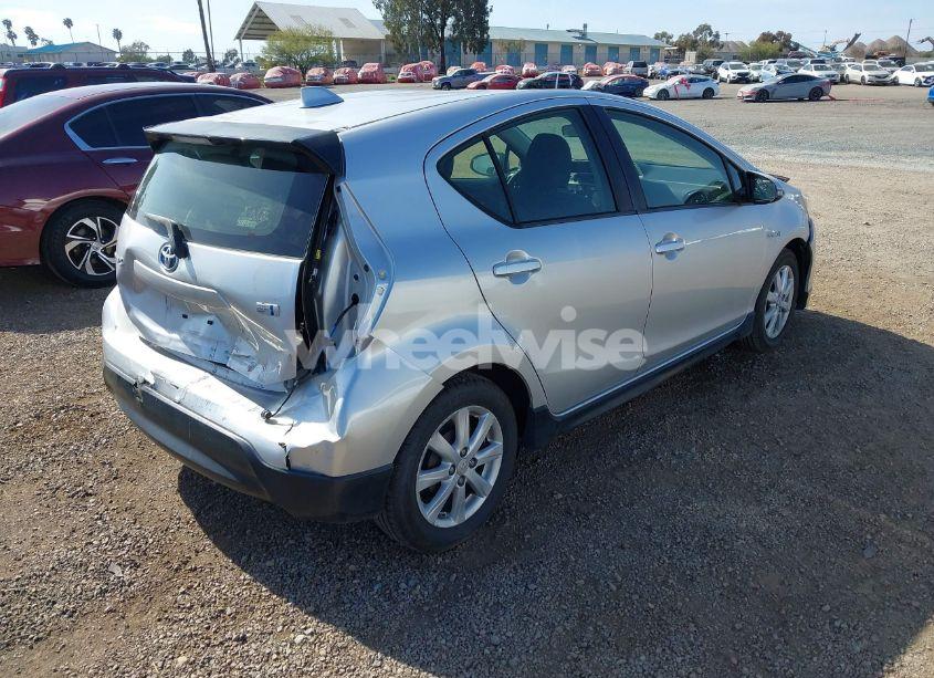 Photo 4 of 2017 Toyota Prius C TWO (VIN JTDKDTB3XH1598075)