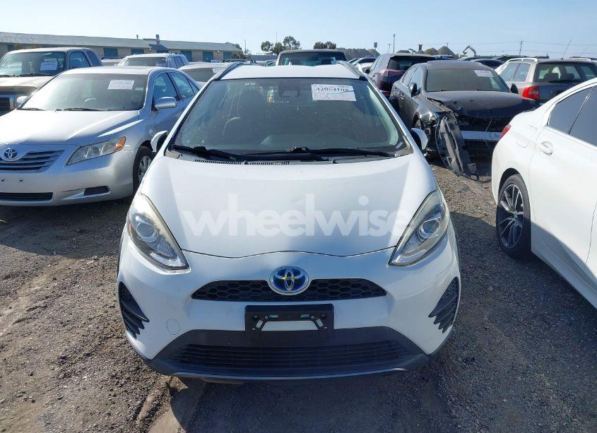 Photo 12 of 2018 Toyota Prius C TWO (VIN JTDKDTB3XJ1613079)