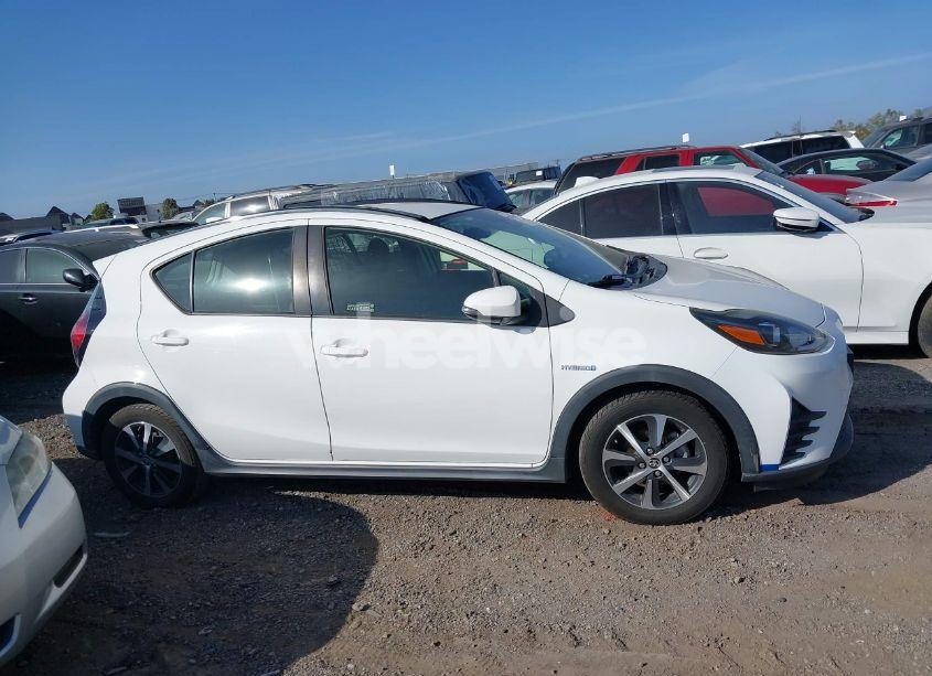 Photo 13 of 2018 Toyota Prius C TWO (VIN JTDKDTB3XJ1613079)