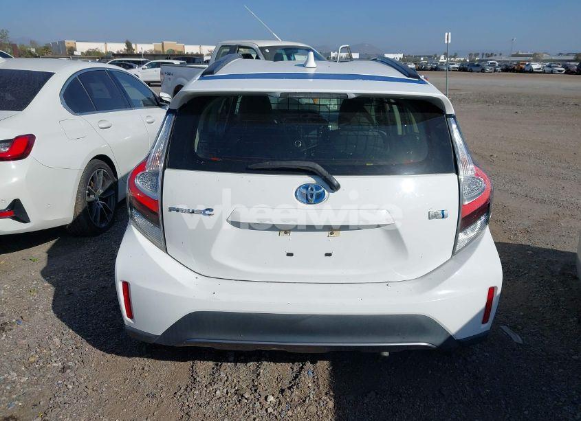 Photo 16 of 2018 Toyota Prius C TWO (VIN JTDKDTB3XJ1613079)
