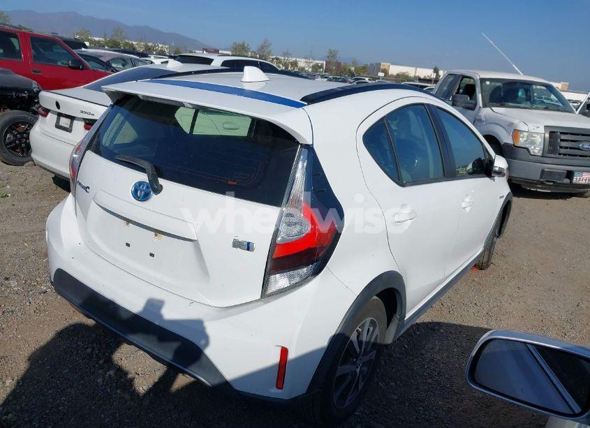 Photo 4 of 2018 Toyota Prius C TWO (VIN JTDKDTB3XJ1613079)