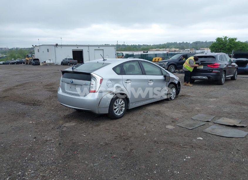 Photo 4 of 2014 Toyota Prius PLUG-IN (VIN JTDKN3DP1E3050561)