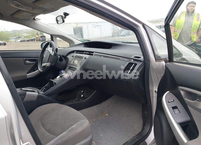 Photo 5 of 2014 Toyota Prius PLUG-IN (VIN JTDKN3DP1E3050561)