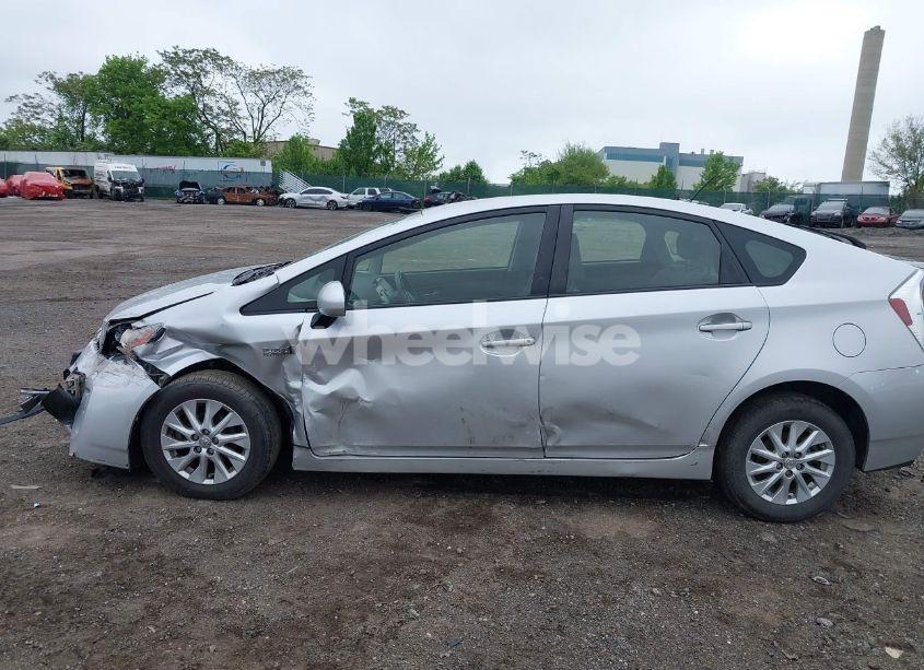 Photo 6 of 2014 Toyota Prius PLUG-IN (VIN JTDKN3DP1E3050561)