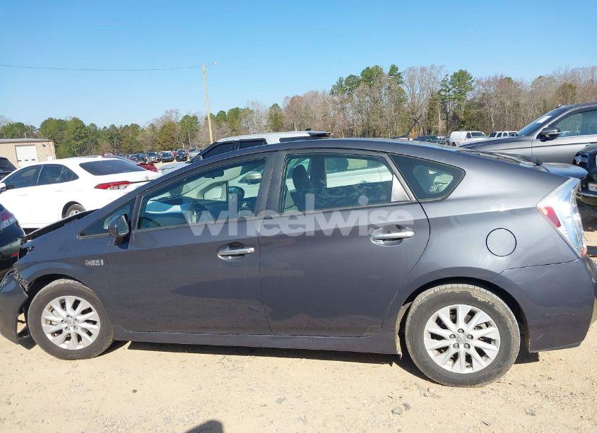 Photo 15 of 2013 Toyota Prius PLUG-IN (VIN JTDKN3DP2D3047456)
