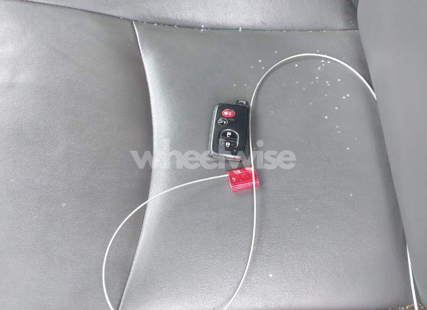 Photo 11 of 2012 Toyota Prius PLUG-IN ADVANCED (VIN JTDKN3DP3C3006946)