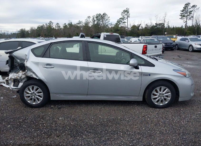 Photo 14 of 2014 Toyota Prius PLUG-IN (VIN JTDKN3DP3E3059052)