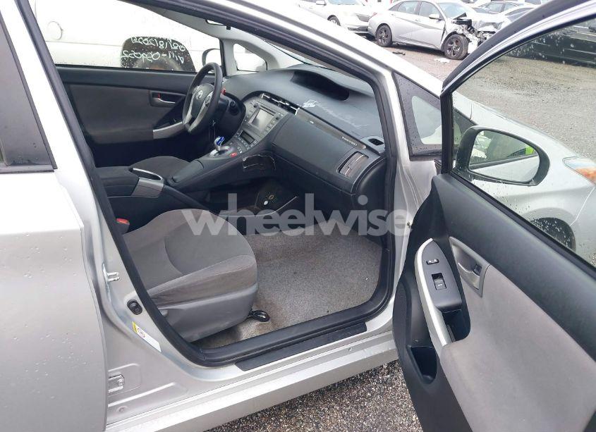 Photo 5 of 2014 Toyota Prius PLUG-IN (VIN JTDKN3DP3E3059052)