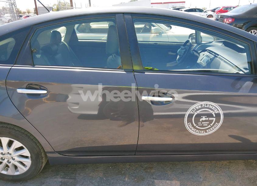 Photo 13 of 2014 Toyota Prius PLUG-IN (VIN JTDKN3DP6E3062317)