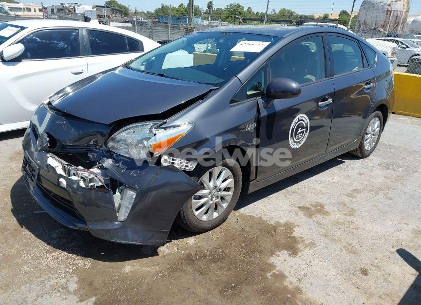 Photo 2 of 2014 Toyota Prius PLUG-IN (VIN JTDKN3DP6E3062317)