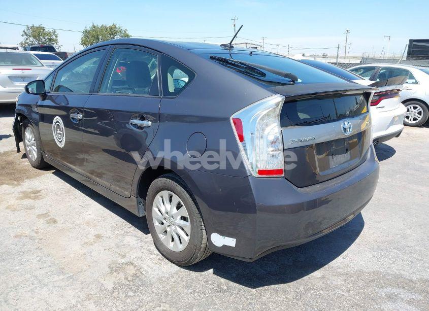 Photo 3 of 2014 Toyota Prius PLUG-IN (VIN JTDKN3DP6E3062317)