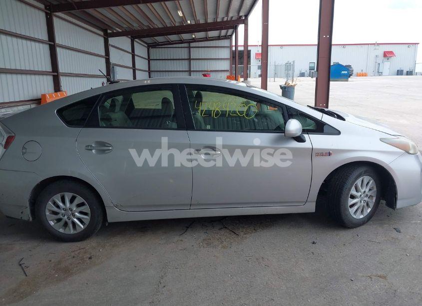 Photo 13 of 2013 Toyota Prius PLUG-IN (VIN JTDKN3DP8D3043430)