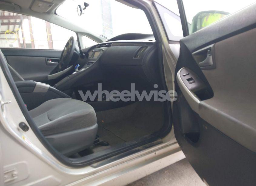 Photo 5 of 2013 Toyota Prius PLUG-IN (VIN JTDKN3DP8D3043430)