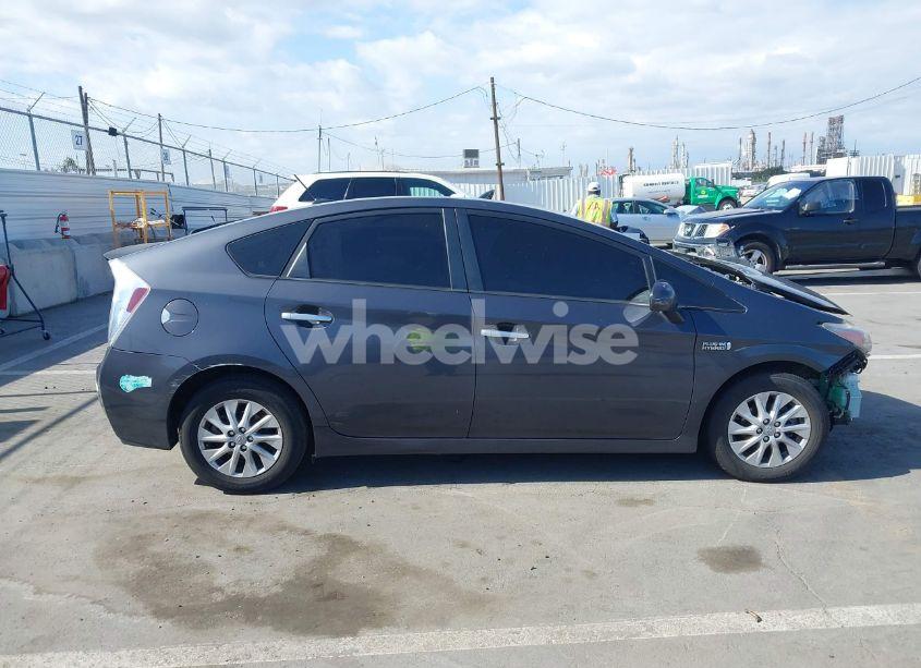 Photo 12 of 2014 Toyota Prius PLUG-IN (VIN JTDKN3DPXE3054379)