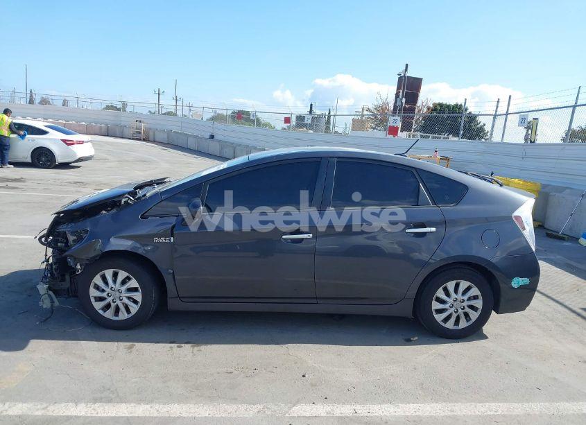 Photo 13 of 2014 Toyota Prius PLUG-IN (VIN JTDKN3DPXE3054379)