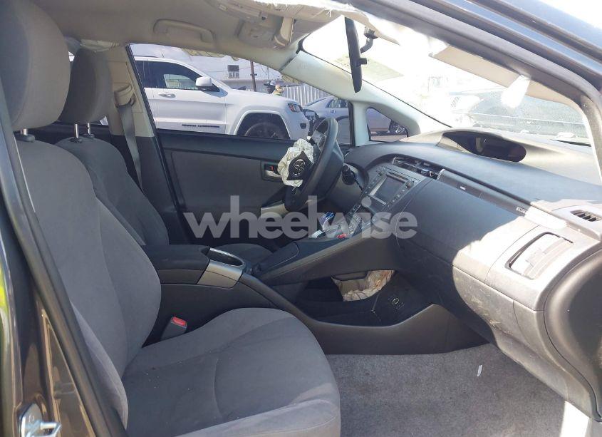 Photo 5 of 2014 Toyota Prius PLUG-IN (VIN JTDKN3DPXE3054379)