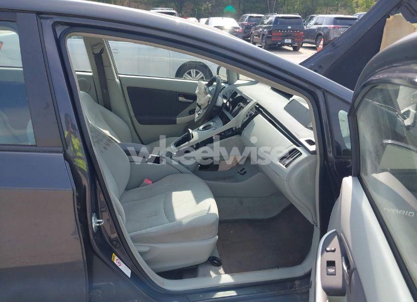 Photo 5 of 2010 Toyota Prius III (VIN JTDKN3DU0A0046048)