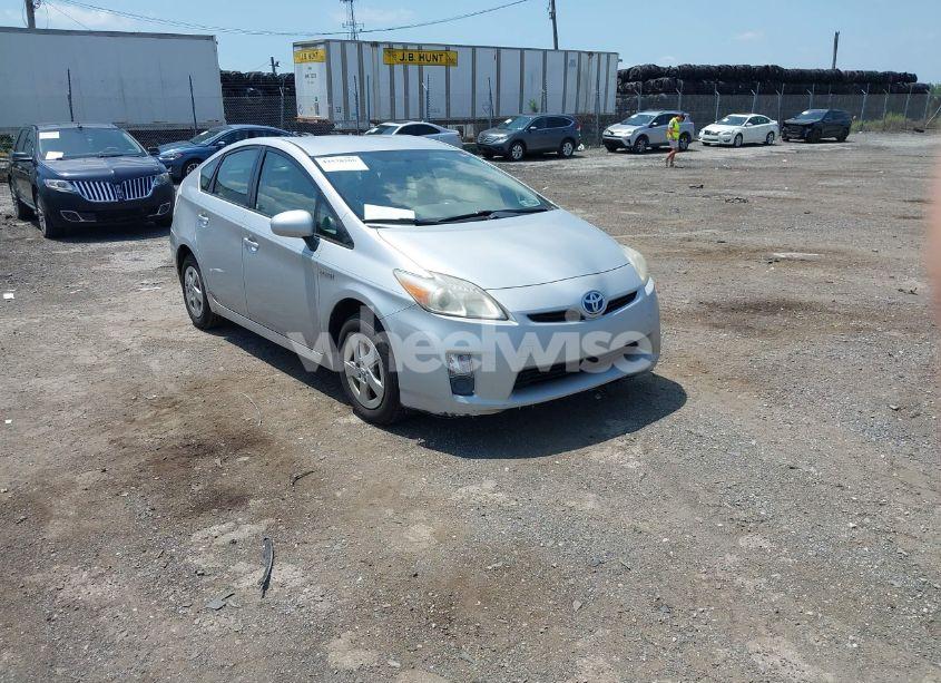 2010 Toyota Prius III (VIN JTDKN3DU0A0130421) main photo