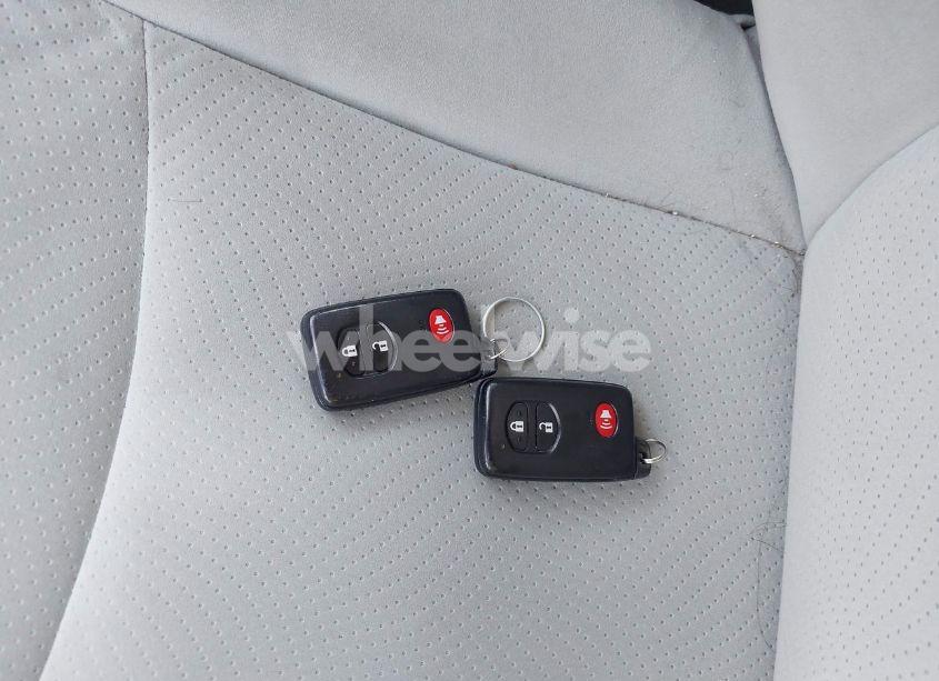 Photo 11 of 2010 Toyota Prius III (VIN JTDKN3DU0A0130421)