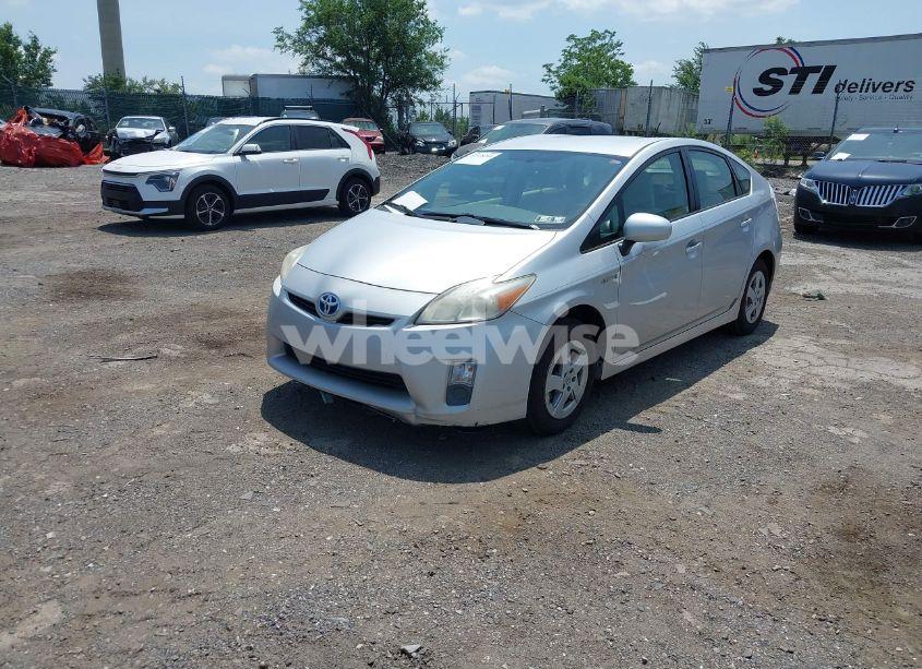 Photo 2 of 2010 Toyota Prius III (VIN JTDKN3DU0A0130421)