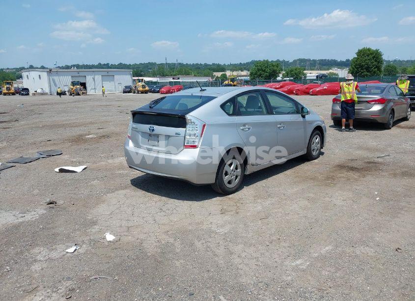 Photo 4 of 2010 Toyota Prius III (VIN JTDKN3DU0A0130421)