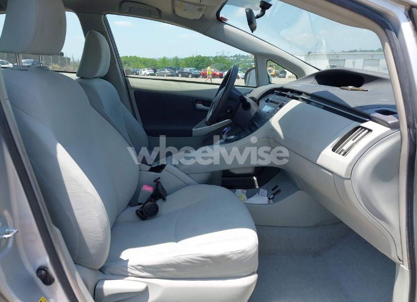 Photo 5 of 2010 Toyota Prius III (VIN JTDKN3DU0A0130421)