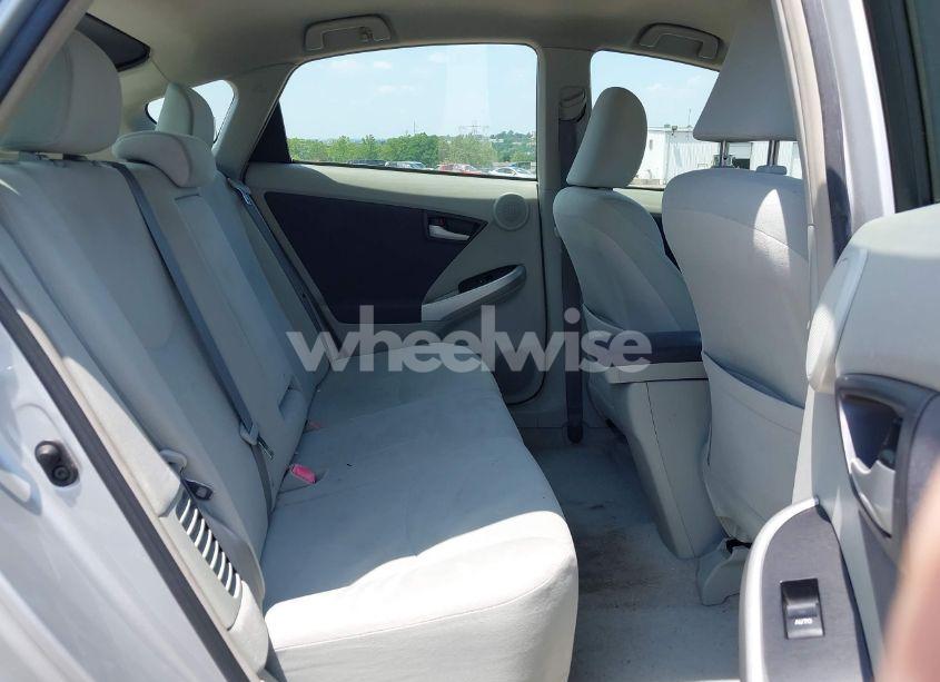 Photo 8 of 2010 Toyota Prius III (VIN JTDKN3DU0A0130421)