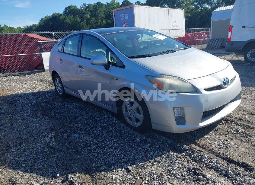 2010 Toyota Prius III (VIN JTDKN3DU0A0180641) main photo