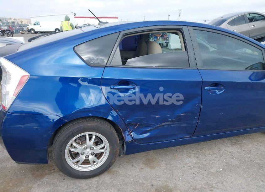 Photo 6 of 2010 Toyota Prius III (VIN JTDKN3DU0A1301985)