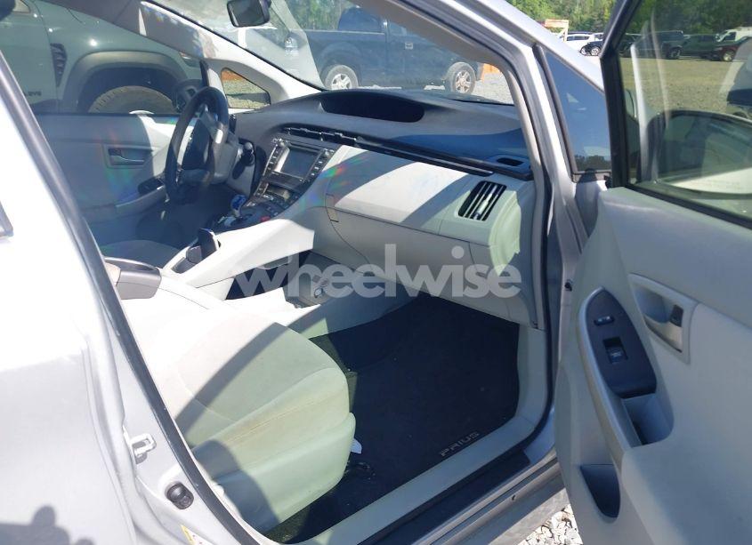 Photo 5 of 2013 Toyota Prius THREE (VIN JTDKN3DU0D1688705)