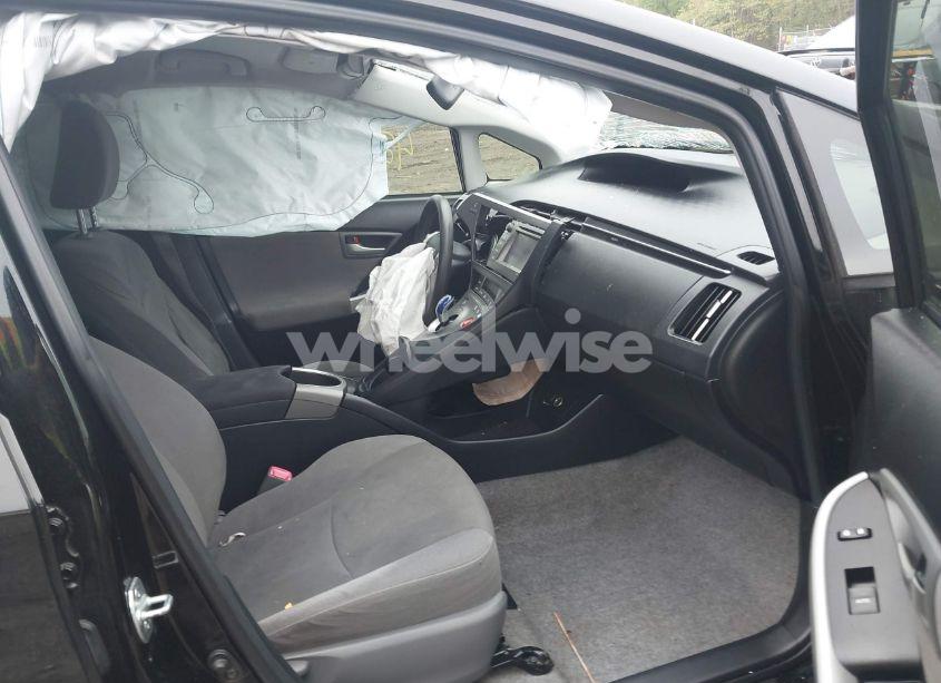 Photo 5 of 2013 Toyota Prius TWO (VIN JTDKN3DU0D5587382)