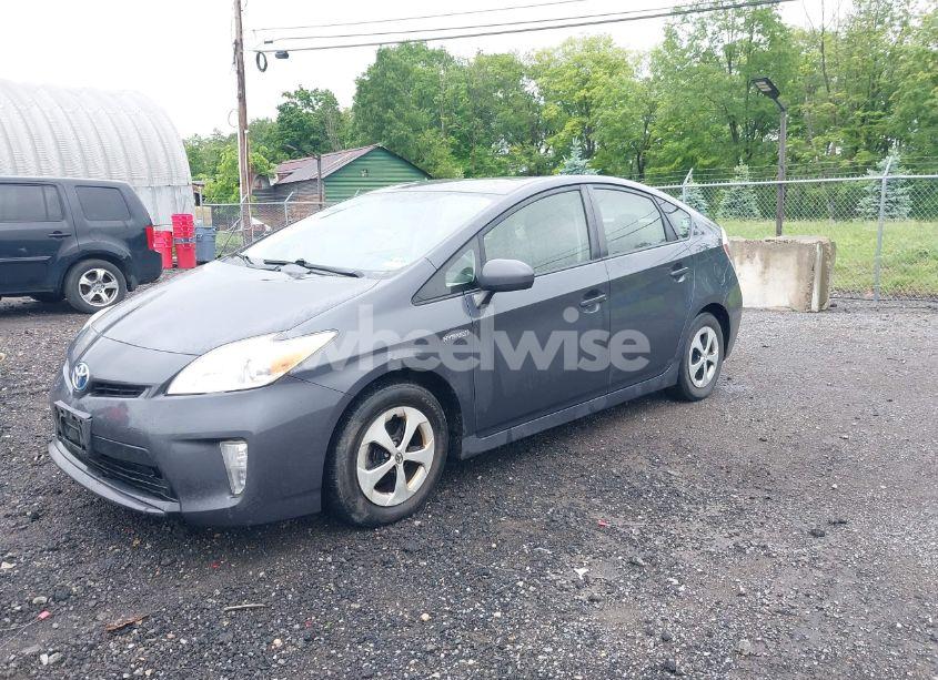 Photo 2 of 2014 Toyota Prius TWO (VIN JTDKN3DU0E0366380)