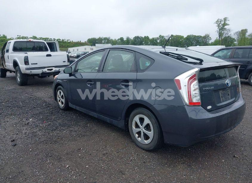Photo 3 of 2014 Toyota Prius TWO (VIN JTDKN3DU0E0366380)