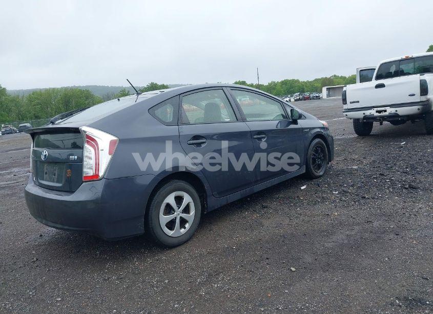 Photo 4 of 2014 Toyota Prius TWO (VIN JTDKN3DU0E0366380)