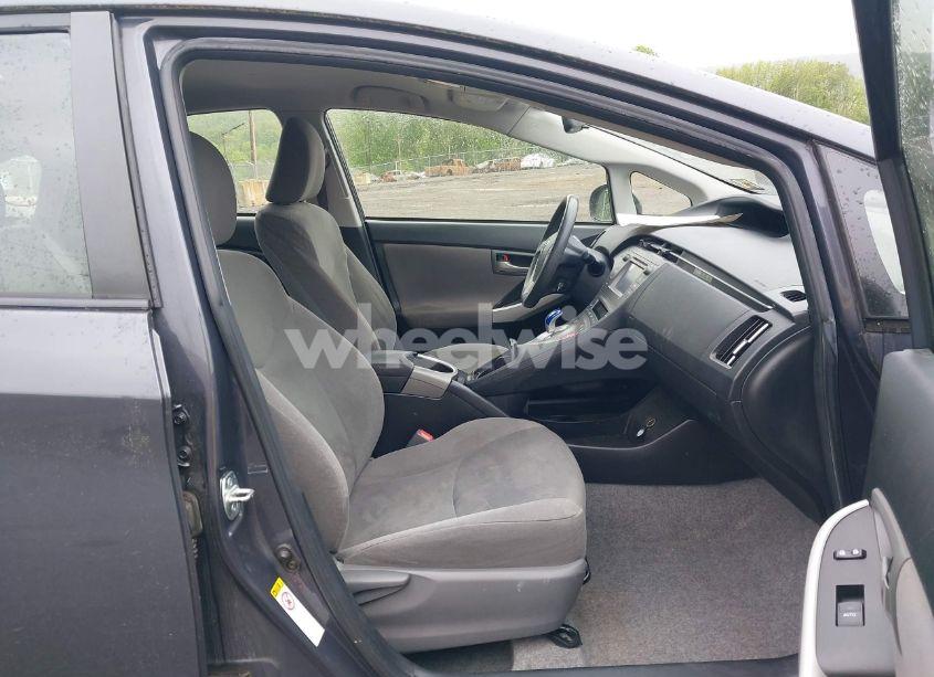 Photo 5 of 2014 Toyota Prius TWO (VIN JTDKN3DU0E0366380)