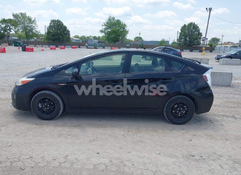 Photo 14 of 2014 Toyota Prius FOUR (VIN JTDKN3DU0E0384197)