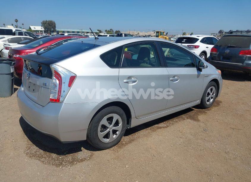 Photo 4 of 2014 Toyota Prius TWO (VIN JTDKN3DU0E0385446)