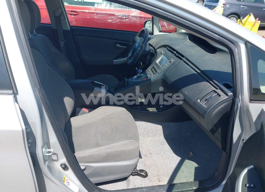 Photo 5 of 2014 Toyota Prius TWO (VIN JTDKN3DU0E0385446)