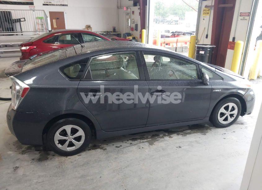 Photo 13 of 2014 Toyota Prius TWO (VIN JTDKN3DU0E1742795)