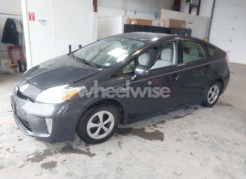 Photo 2 of 2014 Toyota Prius TWO (VIN JTDKN3DU0E1742795)
