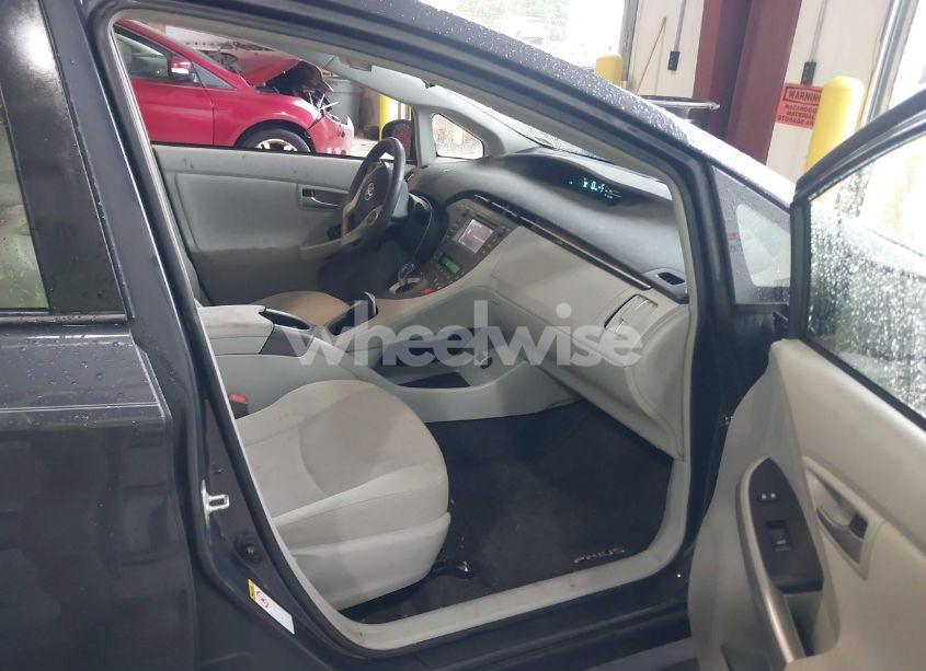 Photo 5 of 2014 Toyota Prius TWO (VIN JTDKN3DU0E1742795)