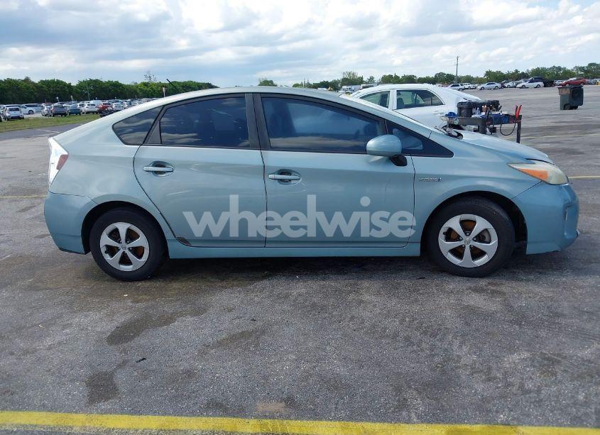 Photo 13 of 2014 Toyota Prius THREE (VIN JTDKN3DU0E1809296)