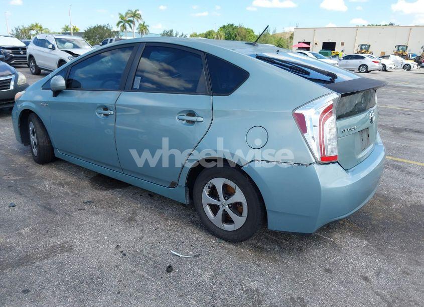 Photo 3 of 2014 Toyota Prius THREE (VIN JTDKN3DU0E1809296)