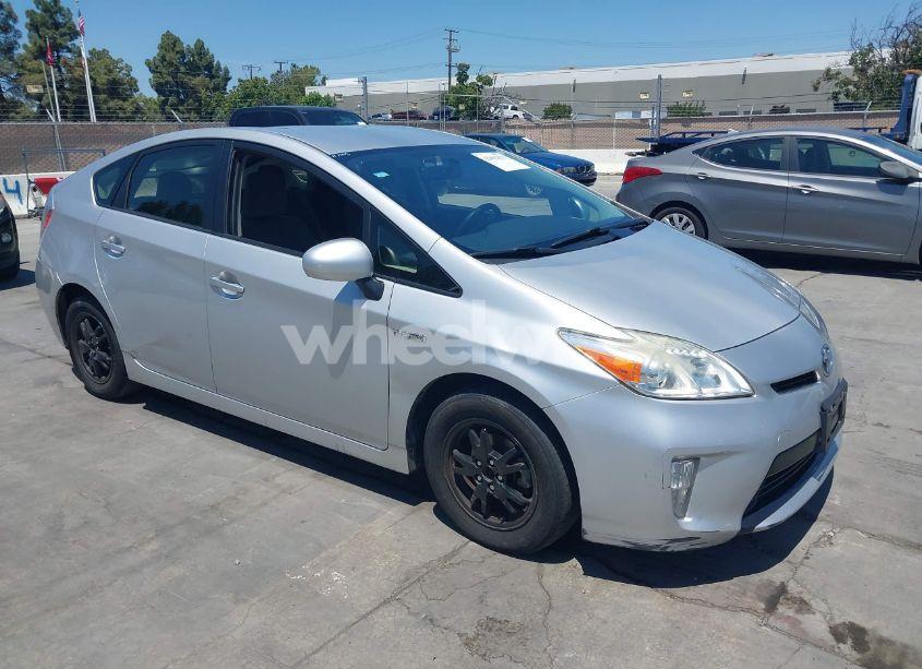 2015 Toyota Prius TWO (VIN JTDKN3DU0F0415952) main photo