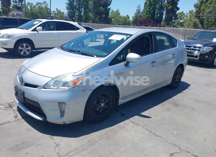 Photo 2 of 2015 Toyota Prius TWO (VIN JTDKN3DU0F0415952)