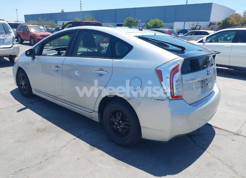 Photo 3 of 2015 Toyota Prius TWO (VIN JTDKN3DU0F0415952)