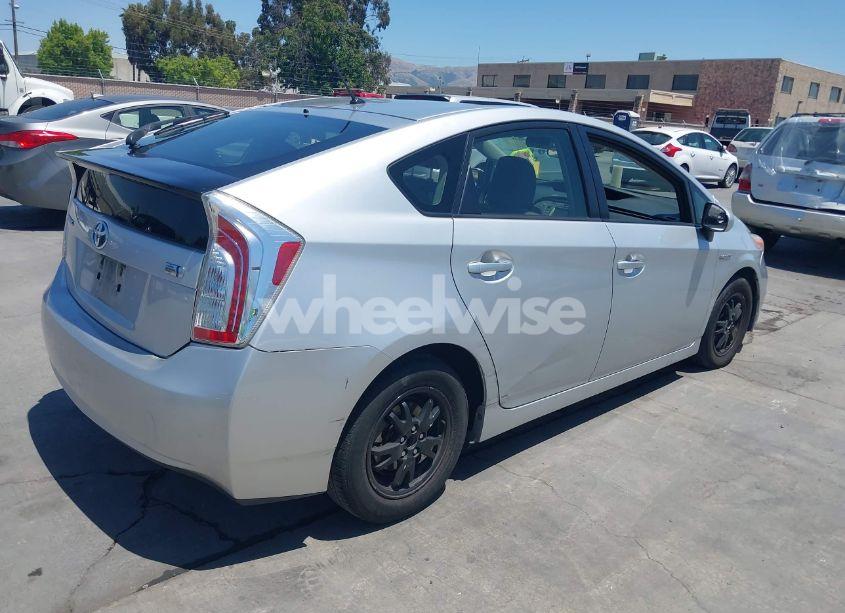 Photo 4 of 2015 Toyota Prius TWO (VIN JTDKN3DU0F0415952)