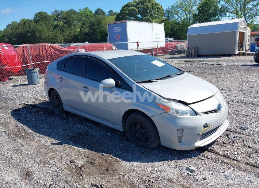 2015 Toyota Prius TWO (VIN JTDKN3DU0F0417331) main photo